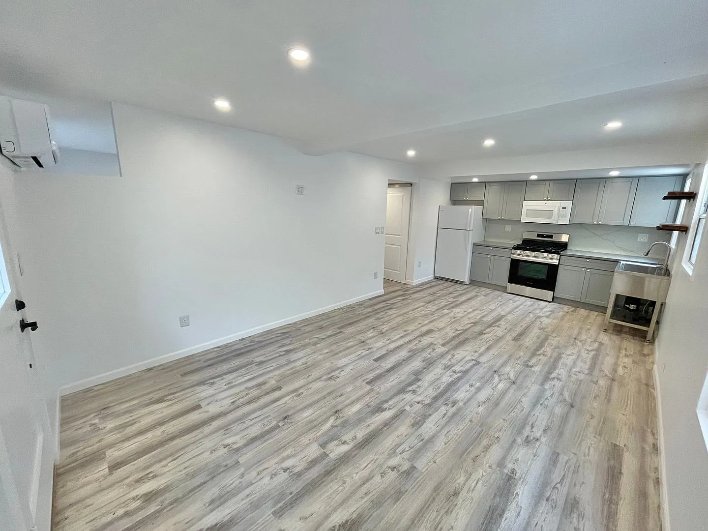 Stunning Ocean & Bay View Two-Story Home on the Long Beach Peninsula — Photo 1