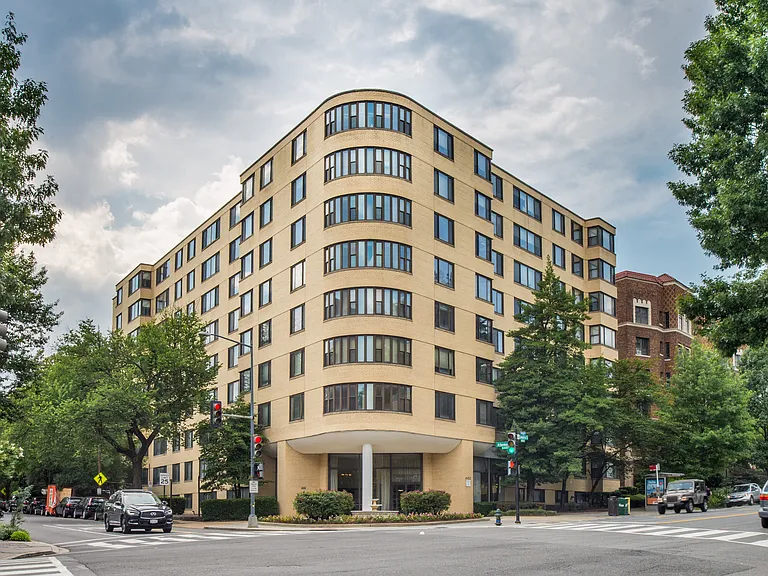 Connecticut House Apartments — Photo 20