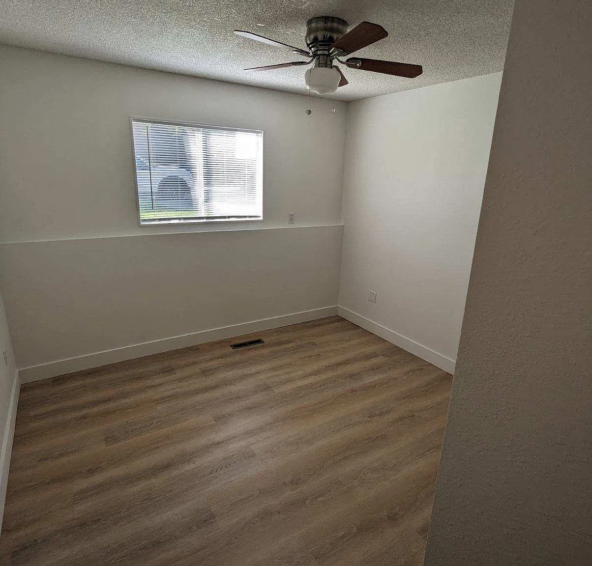 2 bed, 1000 sqft, $1,050 — Photo 3