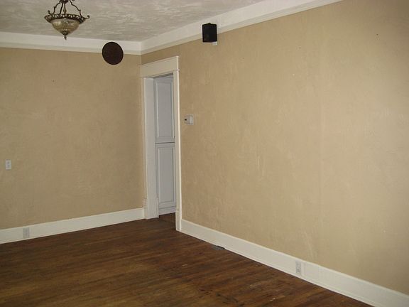 living room, without furniture