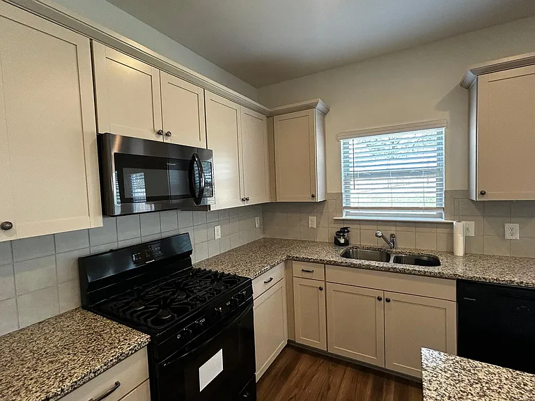 405 Springs Crossing Dr — Photo 7