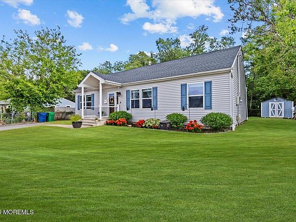 4th image of 424 Brookforest Drive