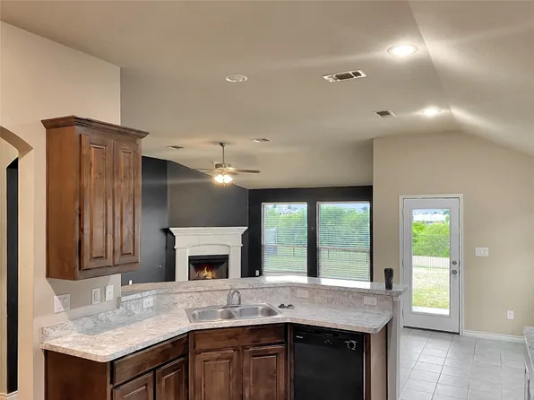 1408 Sun Dr, White Settlement, TX 76108