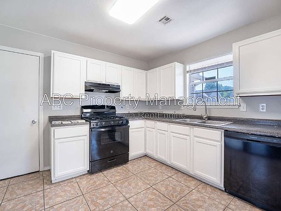 2nd image of 1106 S East St