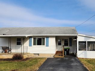 49 Oak Ln, Lebanon, PA 17042