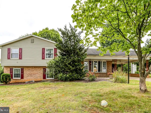 17 W Shore Dr, Camp Hill, PA 17011