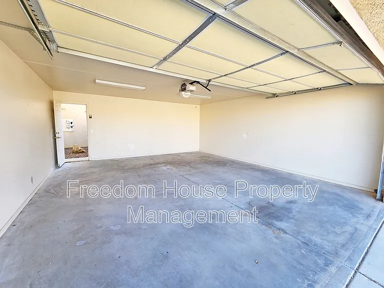 1041 Marne Ct #4 — Photo 39