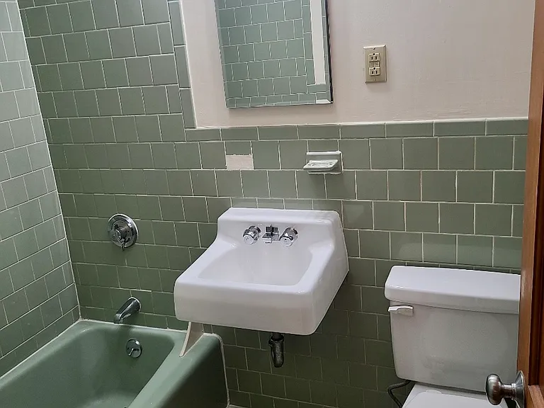 907 Beacon St #3 — Photo 6