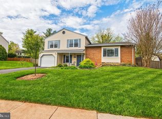 1300 Rock Chapel Rd, Herndon, VA 20170