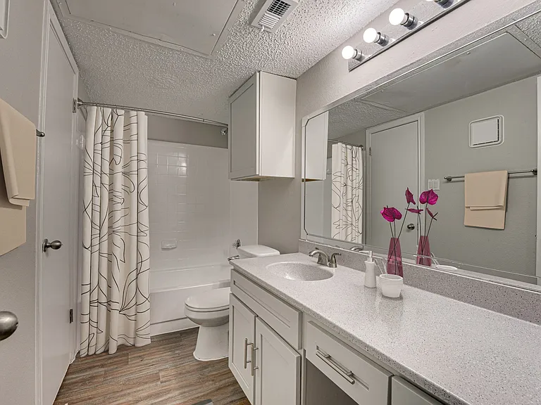Timberglen Apartments — Photo 39