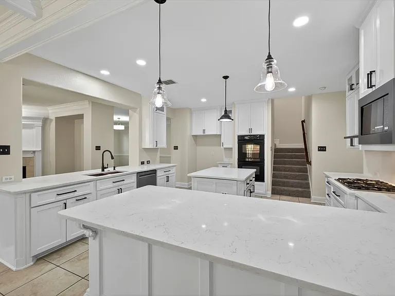 14668 Blakehill Dr — Photo 87