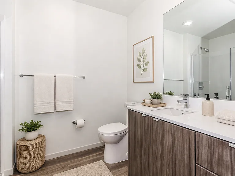 2112 E Denny Way — Photo 7