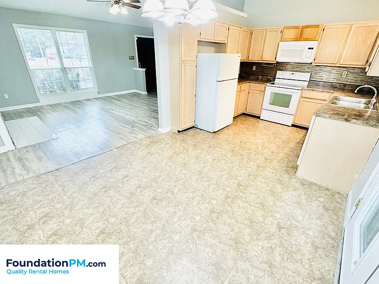 2663 Bay Pointe Cir W — Photo 3