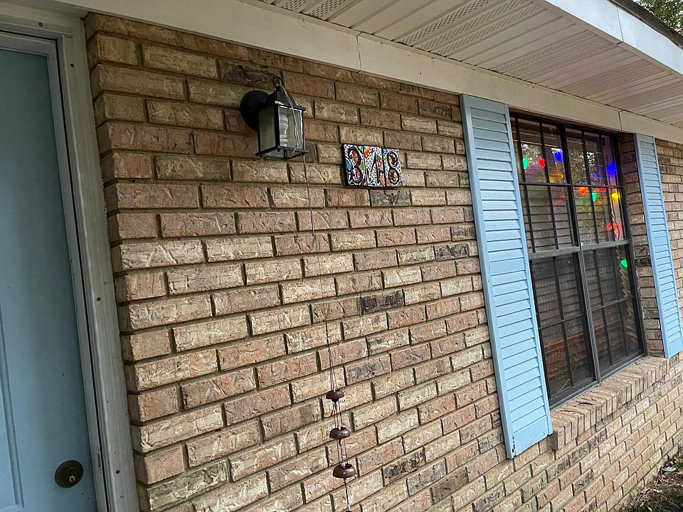 1st image of 318 Whetherbine Way E