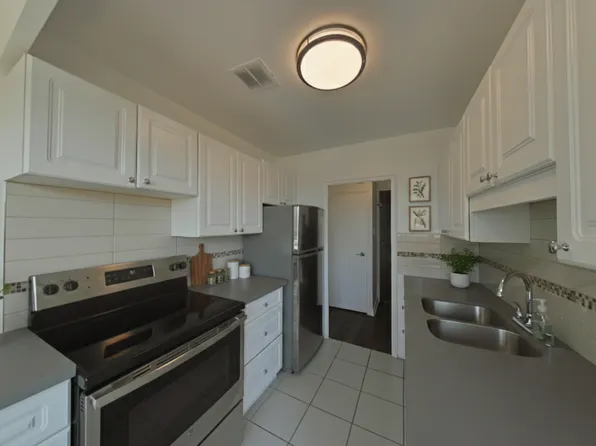 6 The Donway E #2-0208, Toronto, ON M3C 1X7