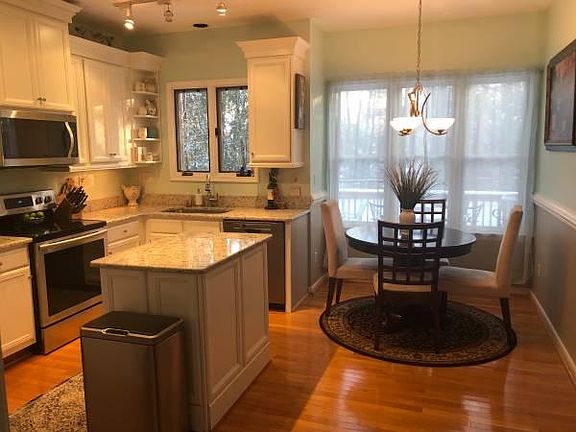 3rd image of 9441 Apple Blossom Dr