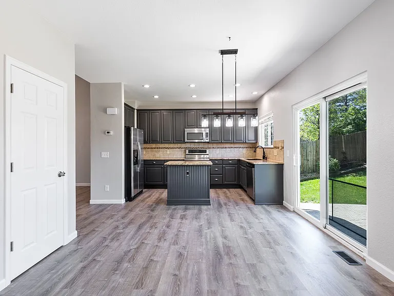 15726 Greenstone Ln — Photo 11