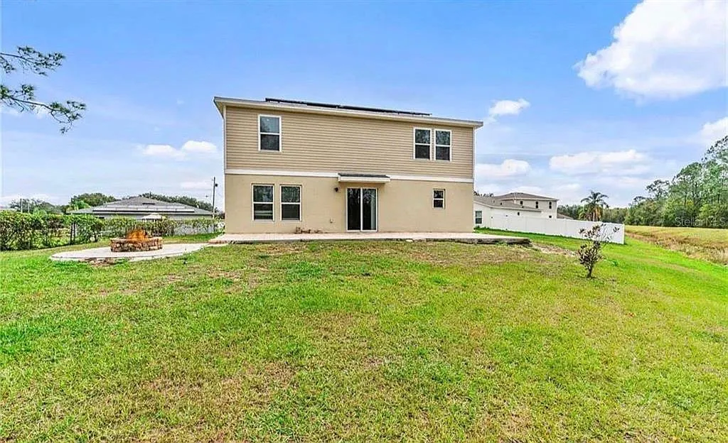 4 bed, 2.5 bath, 1952 sqft, $1,850 — Photo 3