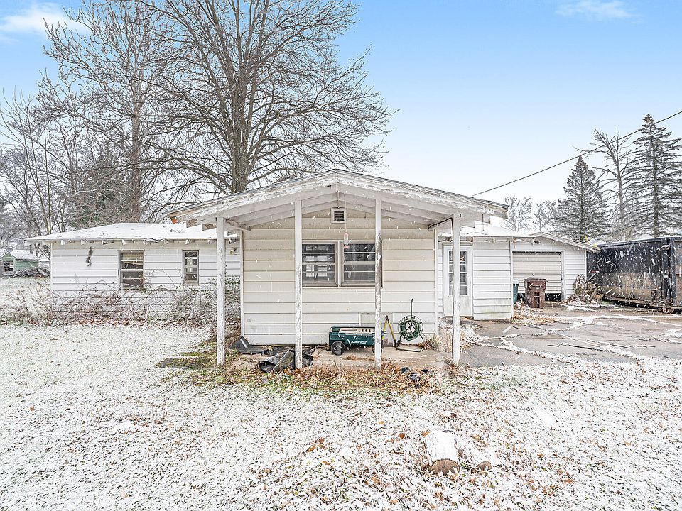 1st image of 46812 Sycamore Dr