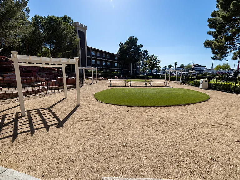 Sportsman's Royal Manor — Photo 5