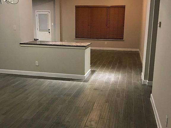 3rd image of 533 Darlington Trl