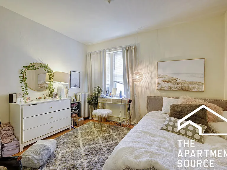 1100 N Hoyne Ave #2 — Photo 5