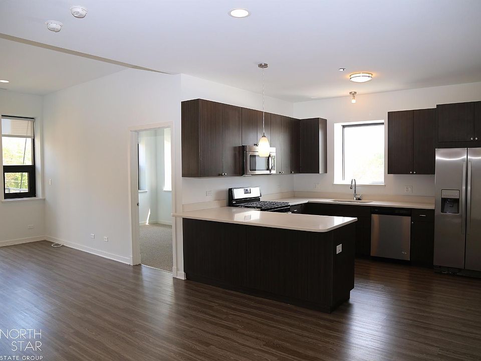 1st image of 1045 W Cornelia Ave #301