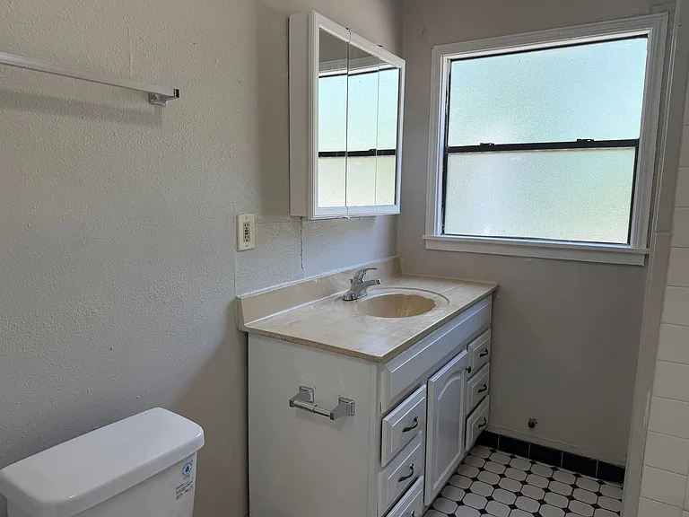 237 Pershing Ave #4 — Photo 6