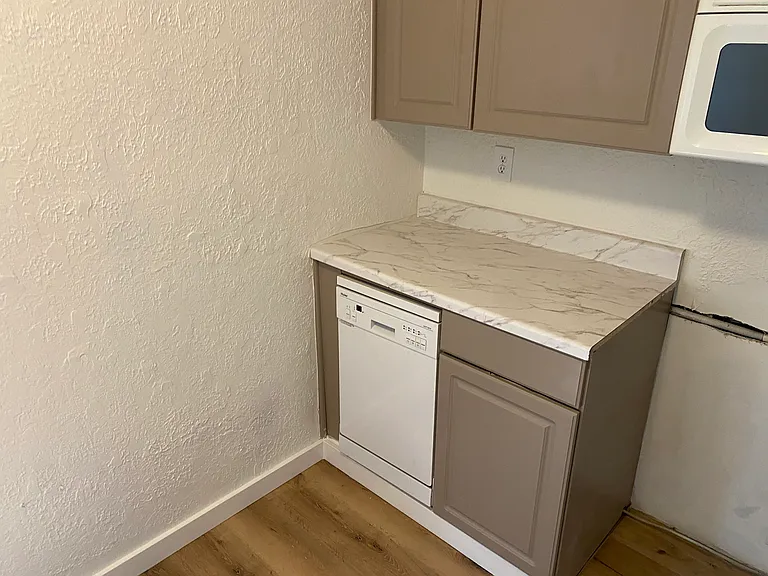 1420 SW Jefferson St #1420 — Photo 11