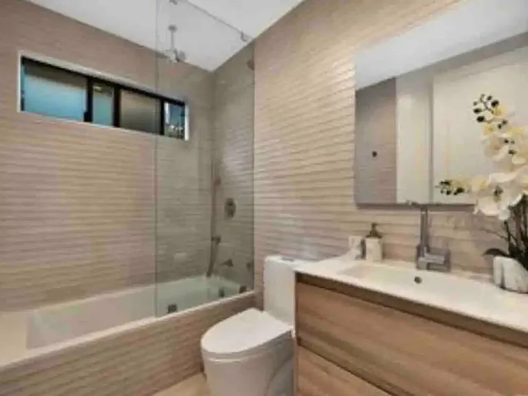8702 Dorrington Ave — Photo 15