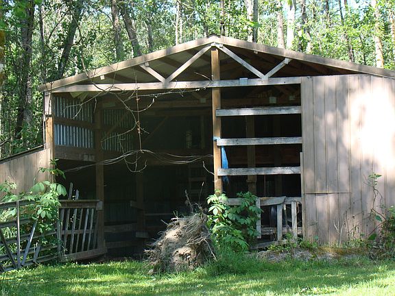 3rd image of 1667 B Spencer Road