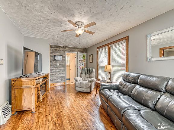 4th image of 124 Arbor Ave