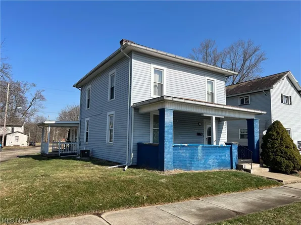 549 W 3rd St, Uhrichsville, OH 44683