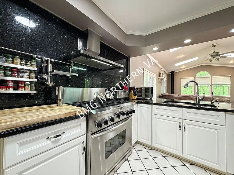 4800 Occoquan Overlook — Photo 14