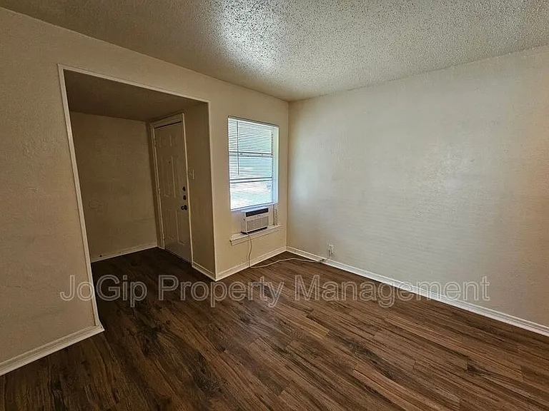 6540 Hollis Ave — Photo 2