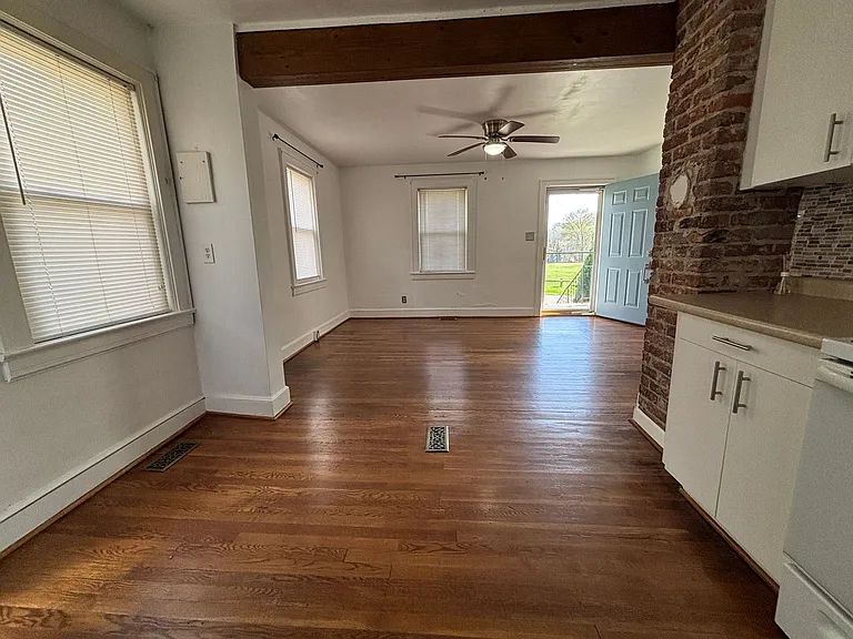 950 Morgan Ave SE — Photo 11