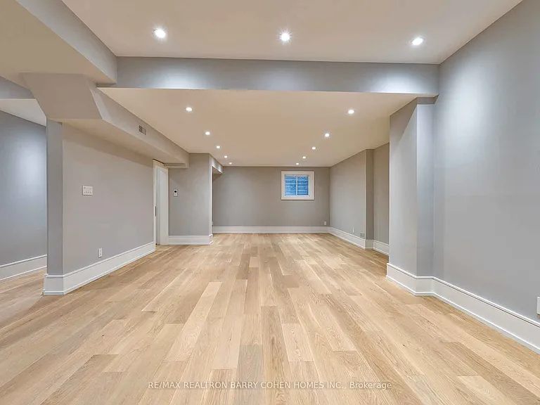 230 Dunvegan Rd — Photo 38
