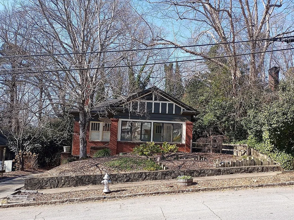 1350 Wayne Ave NE photo 1
