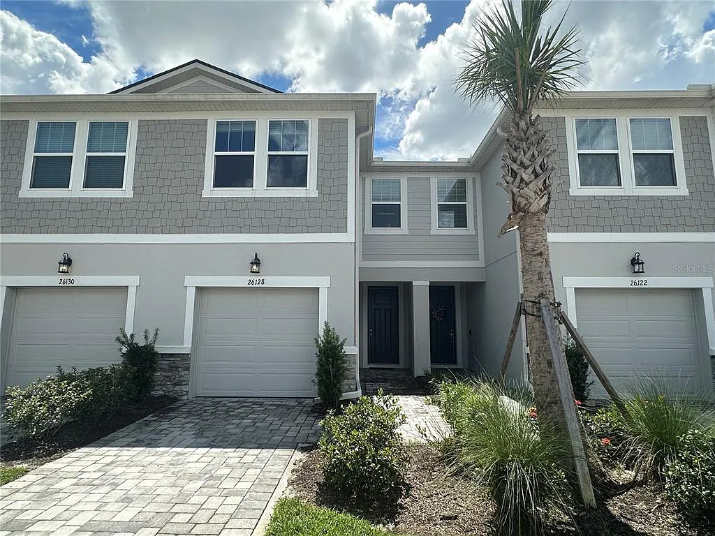 3 bed, 2.5 bath, 1667 sqft, $2,400 — Photo 1