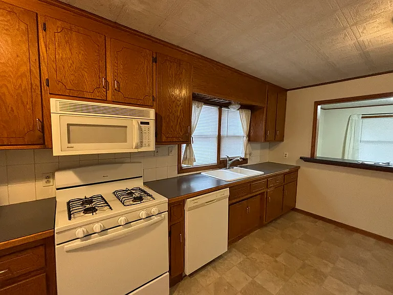 All appliances included.