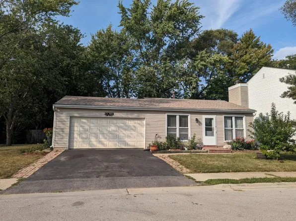 29W729 Stevens Ct, Warrenville, IL 60555