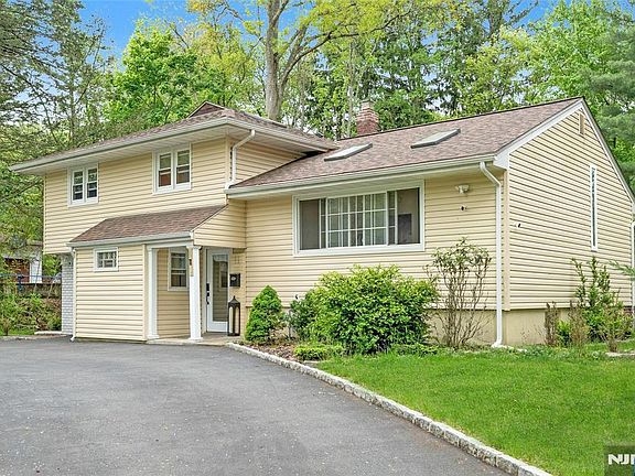 2nd image of 11 Meadow St