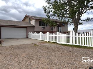 27 Dunham Rd, Glenrock, WY 82637