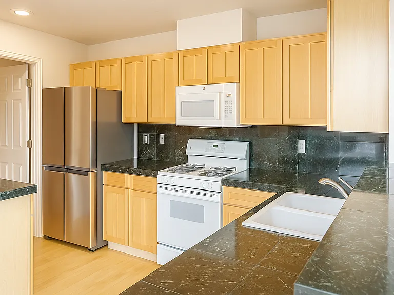 8300 Fairmount Dr #D101 — Photo 9