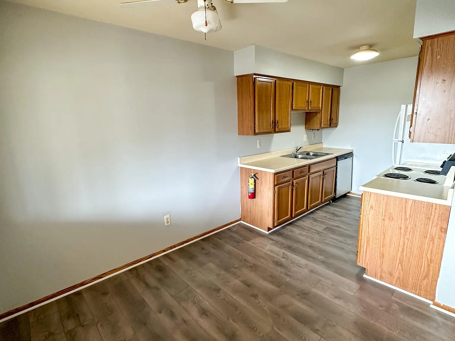 2 bed, 900 sqft, $995 — Photo 3