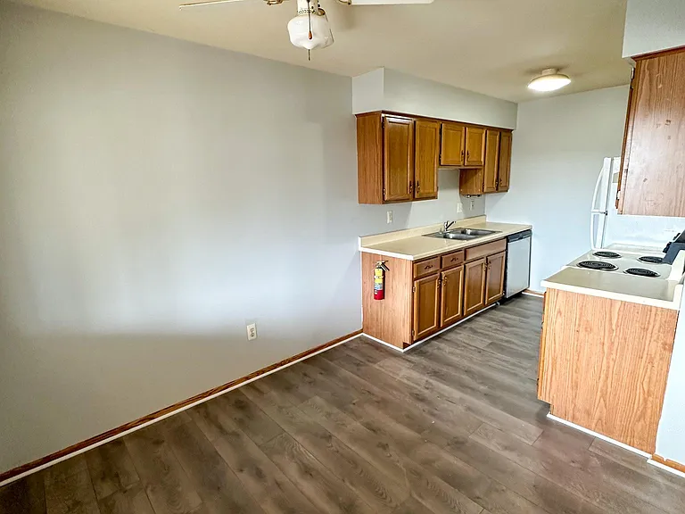 1687 S Riverside Ave #8 — Photo 3