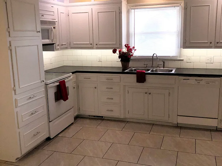 2508 N Franklin Ave — Photo 4