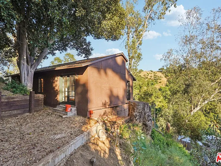 8718 Crescent Dr — Photo 37