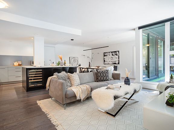 2nd image of 4900 Cartier St #316