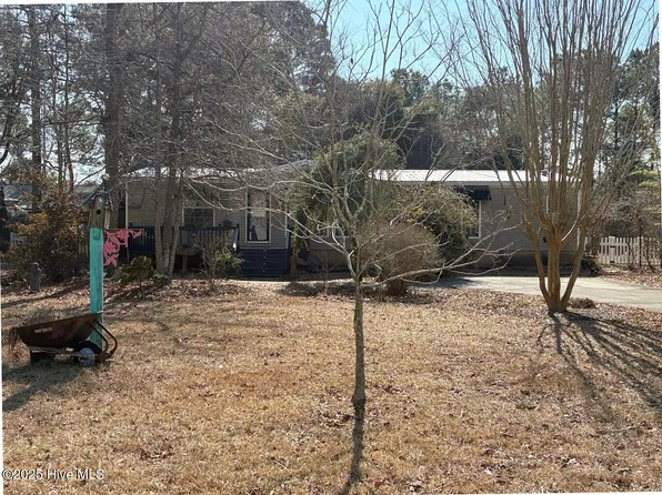 303 Five Aprils Drive, Swansboro, NC 28584